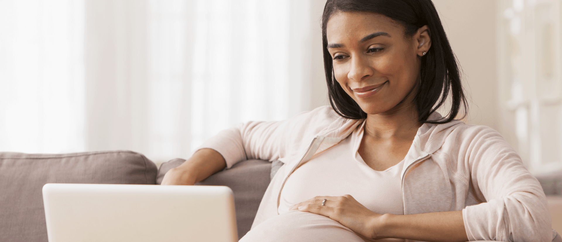 Pregnant women looking at a computer